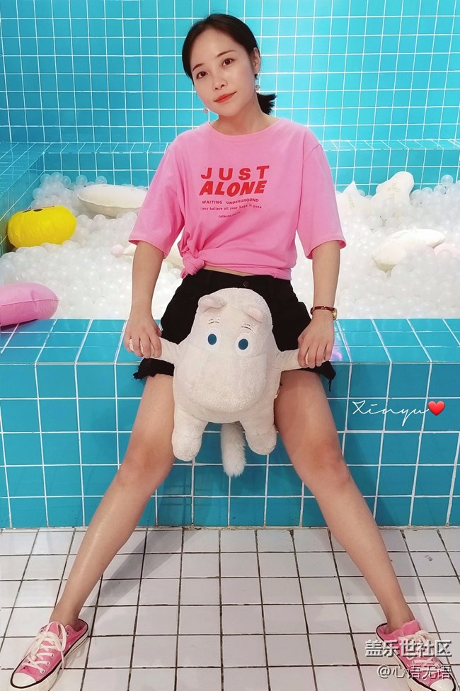 11月，我們在網(wǎng)紅店來拍照