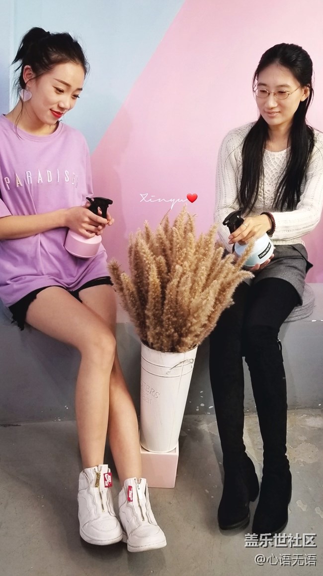 11月，我們在網(wǎng)紅店來拍照