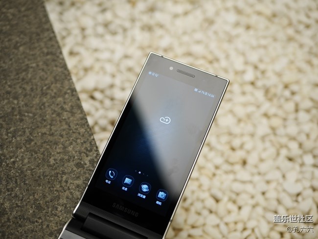 低調(diào)奢華優(yōu)雅從容 三星W2019評測(外觀篇) 低調(diào)奢華優(yōu)雅從容 三星W2019評測(外觀篇)