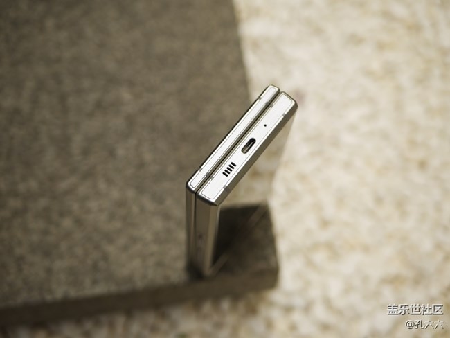 低調(diào)奢華優(yōu)雅從容 三星W2019評測(外觀篇) 低調(diào)奢華優(yōu)雅從容 三星W2019評測(外觀篇)