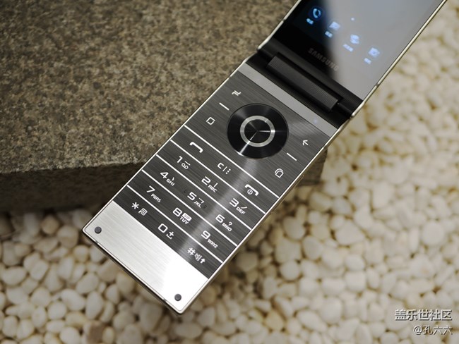 低調(diào)奢華優(yōu)雅從容 三星W2019評測(外觀篇) 低調(diào)奢華優(yōu)雅從容 三星W2019評測(外觀篇)