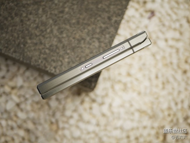 低調(diào)奢華優(yōu)雅從容 三星W2019評測(外觀篇) 低調(diào)奢華優(yōu)雅從容 三星W2019評測(外觀篇)