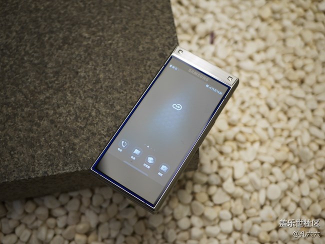 低調(diào)奢華優(yōu)雅從容 三星W2019評測(外觀篇) 低調(diào)奢華優(yōu)雅從容 三星W2019評測(外觀篇)