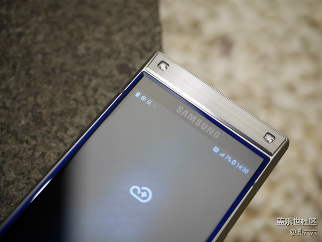 低調(diào)奢華優(yōu)雅從容 三星W2019評測(外觀篇) 低調(diào)奢華優(yōu)雅從容 三星W2019評測(外觀篇)