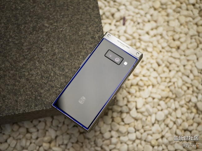 低調(diào)奢華優(yōu)雅從容 三星W2019評測(外觀篇) 低調(diào)奢華優(yōu)雅從容 三星W2019評測(外觀篇)