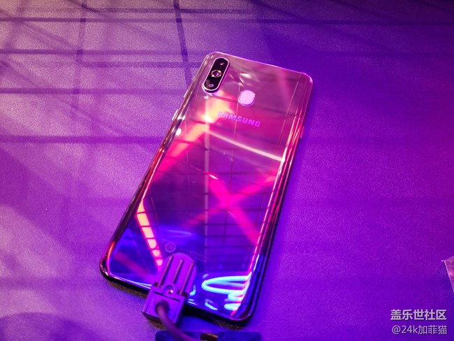 三星A8s發(fā)布會(huì)現(xiàn)場(chǎng)體驗(yàn)