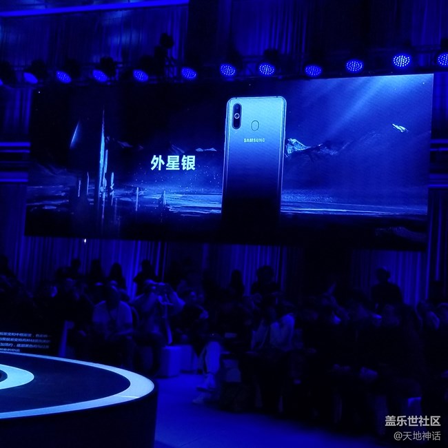 三星全球首款屏內(nèi)開(kāi)孔手機(jī)A8S火速來(lái)襲 三星全球首款屏內(nèi)開(kāi)孔手機(jī)A8S火速來(lái)襲