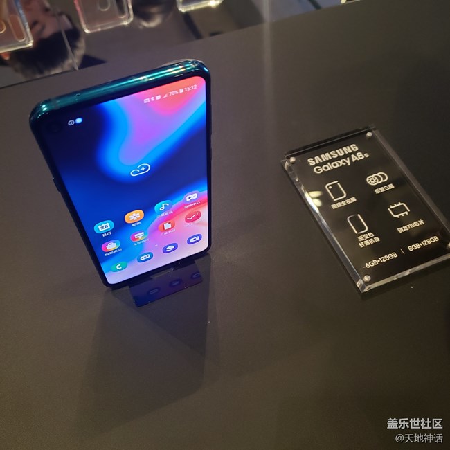 三星全球首款屏內(nèi)開(kāi)孔手機(jī)A8S火速來(lái)襲 三星全球首款屏內(nèi)開(kāi)孔手機(jī)A8S火速來(lái)襲