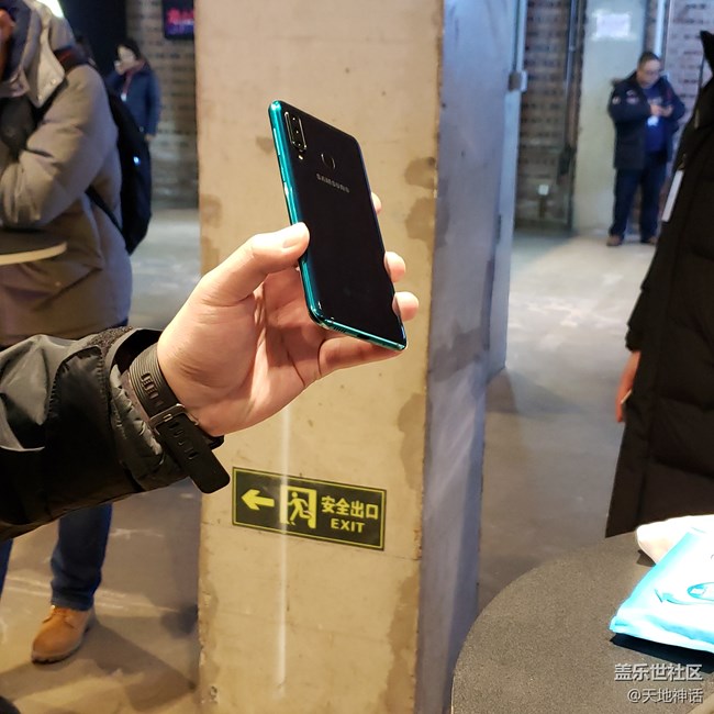 三星全球首款屏內(nèi)開(kāi)孔手機(jī)A8S火速來(lái)襲 三星全球首款屏內(nèi)開(kāi)孔手機(jī)A8S火速來(lái)襲