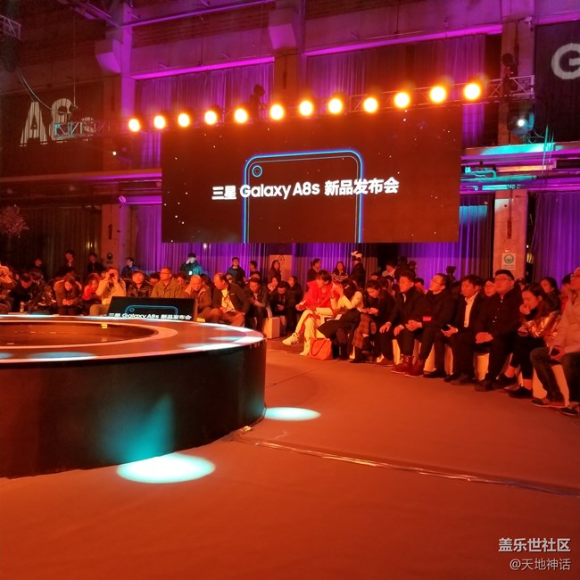 三星全球首款屏內(nèi)開(kāi)孔手機(jī)A8S火速來(lái)襲 三星全球首款屏內(nèi)開(kāi)孔手機(jī)A8S火速來(lái)襲