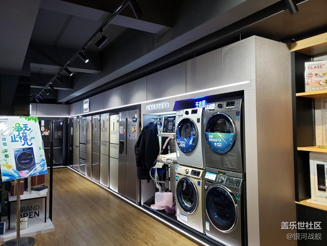 據(jù)說這是全國第一家?guī)ЭХ瑞^的三星全產(chǎn)品體驗(yàn)店哦 據(jù)說這是全國第一家?guī)ЭХ瑞^的三星全產(chǎn)品體驗(yàn)店哦