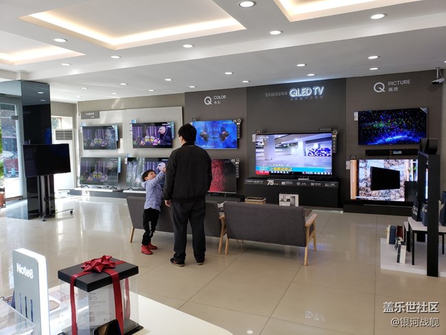 據(jù)說這是全國第一家?guī)ЭХ瑞^的三星全產(chǎn)品體驗(yàn)店哦 據(jù)說這是全國第一家?guī)ЭХ瑞^的三星全產(chǎn)品體驗(yàn)店哦