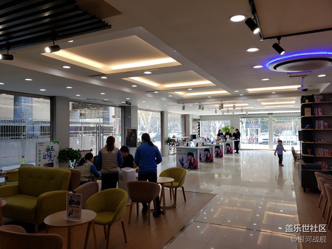 據(jù)說這是全國第一家?guī)ЭХ瑞^的三星全產(chǎn)品體驗(yàn)店哦 據(jù)說這是全國第一家?guī)ЭХ瑞^的三星全產(chǎn)品體驗(yàn)店哦