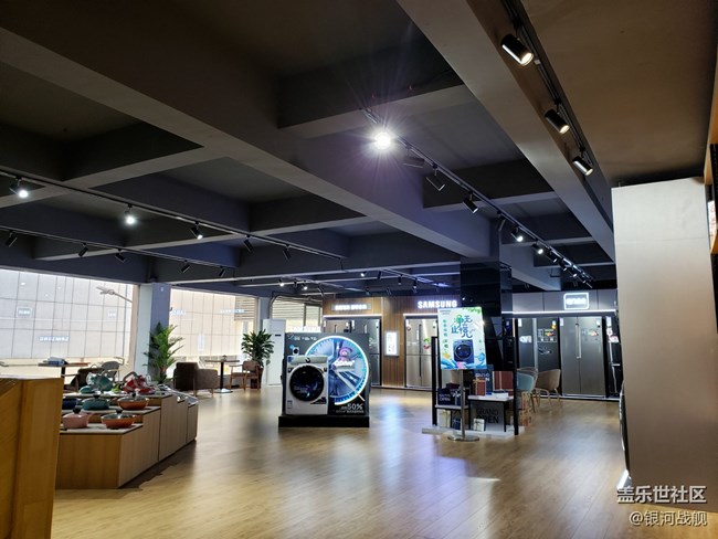 據(jù)說這是全國第一家?guī)ЭХ瑞^的三星全產(chǎn)品體驗(yàn)店哦 據(jù)說這是全國第一家?guī)ЭХ瑞^的三星全產(chǎn)品體驗(yàn)店哦