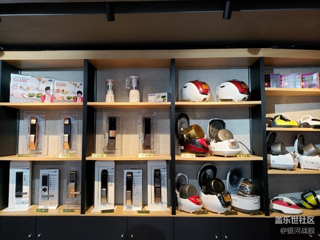 據(jù)說這是全國第一家?guī)ЭХ瑞^的三星全產(chǎn)品體驗(yàn)店哦 據(jù)說這是全國第一家?guī)ЭХ瑞^的三星全產(chǎn)品體驗(yàn)店哦