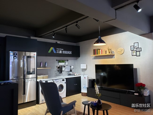 據(jù)說這是全國第一家?guī)ЭХ瑞^的三星全產(chǎn)品體驗(yàn)店哦 據(jù)說這是全國第一家?guī)ЭХ瑞^的三星全產(chǎn)品體驗(yàn)店哦