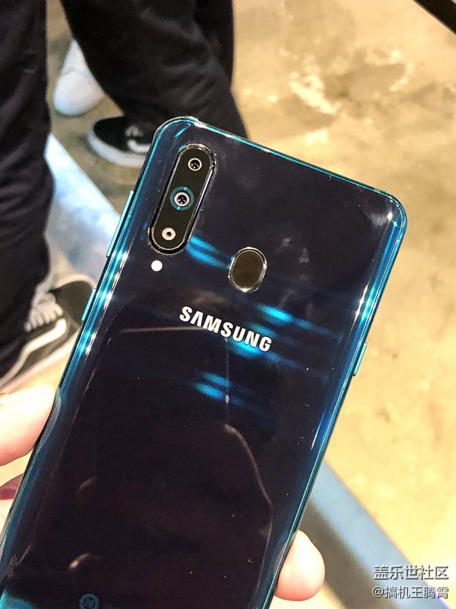 屏占比的再次突破，三星Galaxy A8s震撼登場！