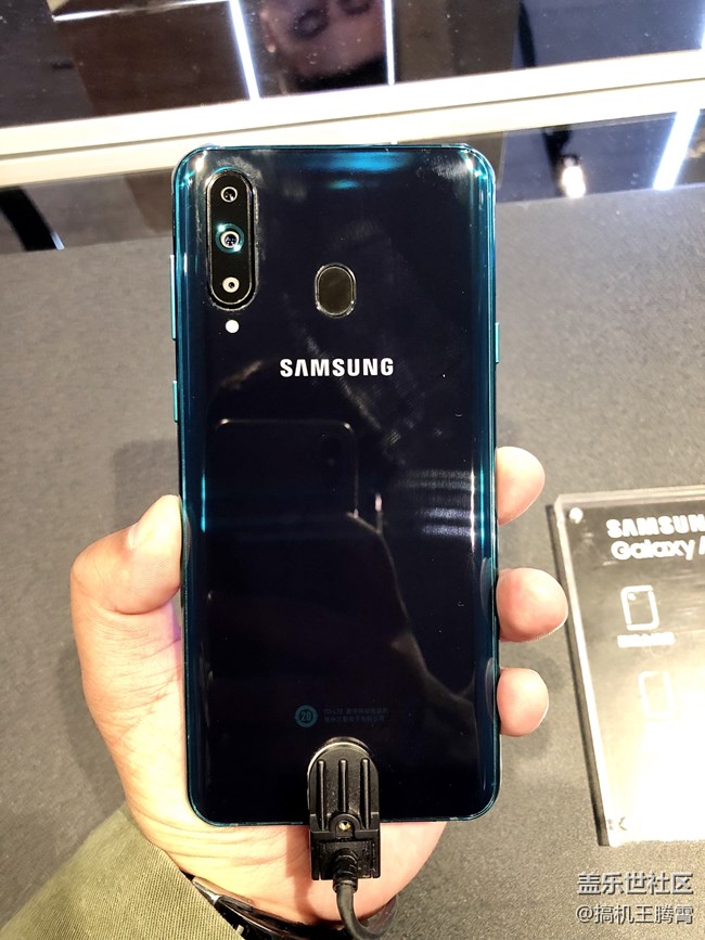 屏占比的再次突破，三星Galaxy A8s震撼登場！