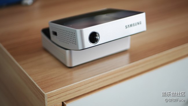 玲瓏小巧·精致有型 三星智能激光投影儀開箱圖賞 玲瓏小巧·精致有型 三星智能激光投影儀開箱圖賞