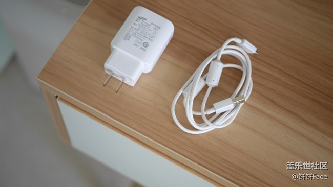 玲瓏小巧·精致有型 三星智能激光投影儀開箱圖賞 玲瓏小巧·精致有型 三星智能激光投影儀開箱圖賞