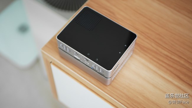 玲瓏小巧·精致有型 三星智能激光投影儀開箱圖賞 玲瓏小巧·精致有型 三星智能激光投影儀開箱圖賞