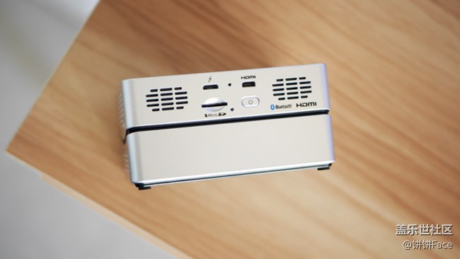 玲瓏小巧·精致有型 三星智能激光投影儀開箱圖賞 玲瓏小巧·精致有型 三星智能激光投影儀開箱圖賞