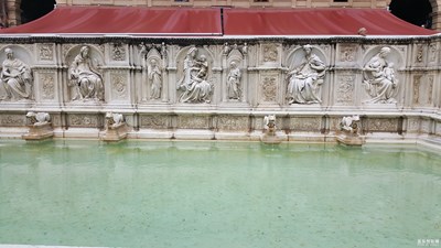 錫耶納-貝殼廣場(chǎng)一角-水池