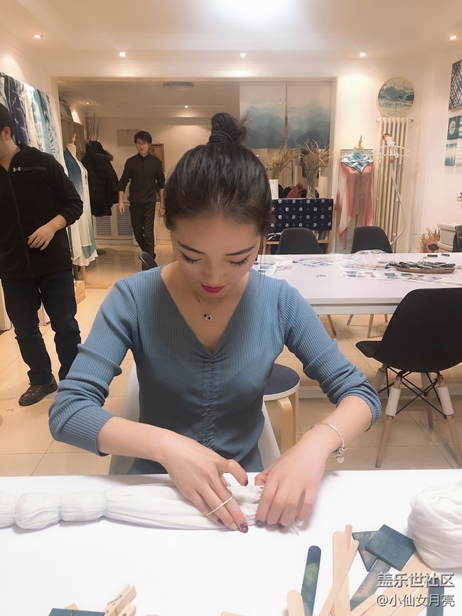 體驗(yàn)傳統(tǒng)手工扎染 體驗(yàn)傳統(tǒng)手工扎染