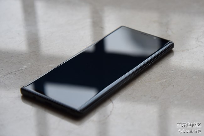 旗艦的最后堅守：三星Galaxy Note9外觀簡析