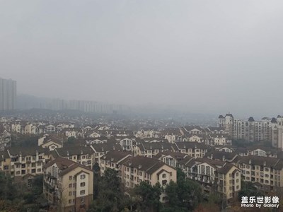 霧鎖山城
