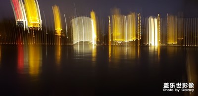 一個(gè)笑就擊敗了一輩子；一滴淚就還清一個(gè)人…