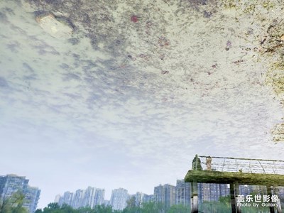 你手機(jī)拿倒了????