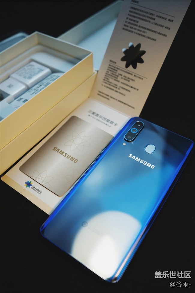 Galaxy A8s開箱，那“一點(diǎn)”的風(fēng)情