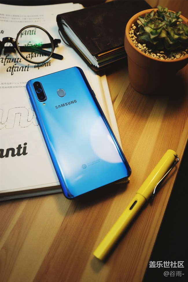 Galaxy A8s開箱，那“一點(diǎn)”的風(fēng)情