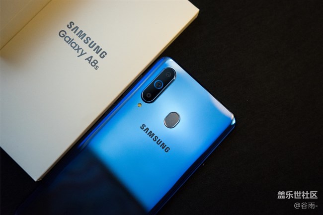 Galaxy A8s開箱，那“一點(diǎn)”的風(fēng)情