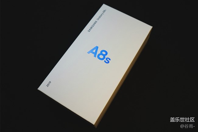 Galaxy A8s開箱，那“一點(diǎn)”的風(fēng)情