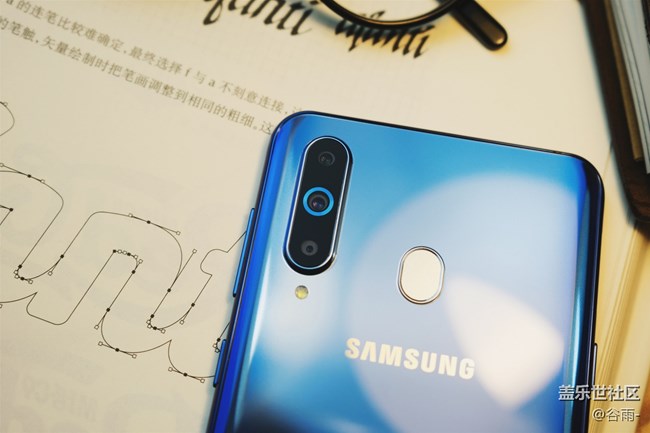 Galaxy A8s開箱，那“一點(diǎn)”的風(fēng)情
