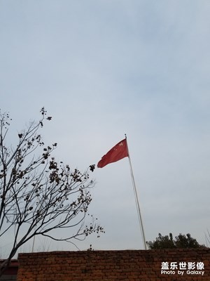 【五星紅旗迎風(fēng)飄揚(yáng)】