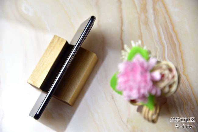 2799檔的正面剛  三星A8s圖評