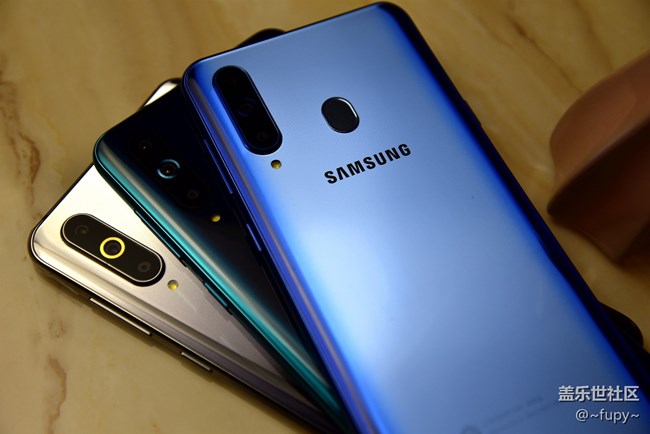 2799檔的正面剛  三星A8s圖評