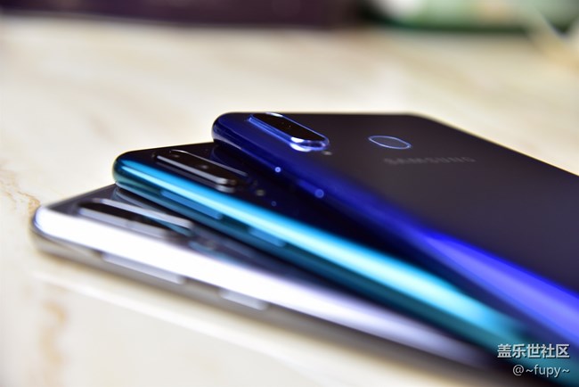 2799檔的正面剛  三星A8s圖評