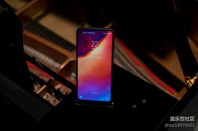 Galaxy A8s 豈止黑瞳全視屏 Galaxy A8s 豈止黑瞳全視屏