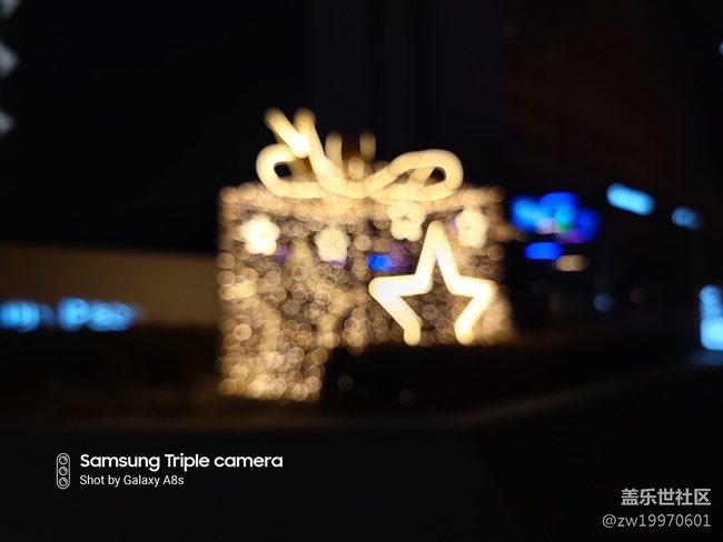 Galaxy A8s 豈止黑瞳全視屏