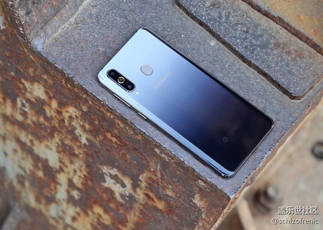 黑瞳全視屏+極致手感，三星Galaxy A8s真機上手體驗