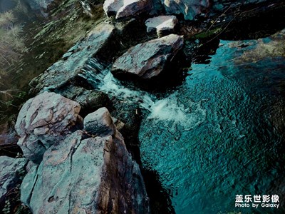 春色三分，二分塵土，一分流水。