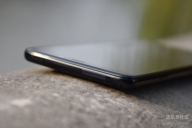 攝像頭多就是了不起！首款后置四攝手機(jī)三星A9s外觀鑒析