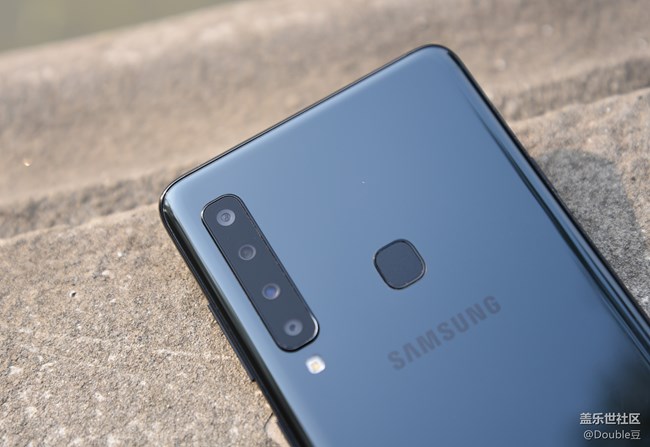攝像頭多就是了不起！首款后置四攝手機(jī)三星A9s外觀鑒析