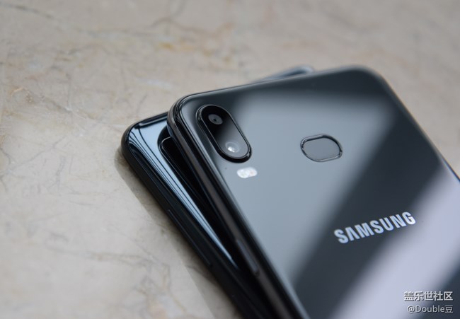 極致四攝VS性價(jià)比：三星A9s與A6s外觀對(duì)比賞析