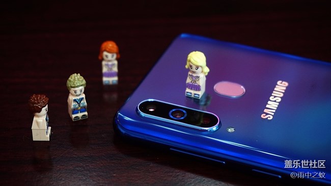 是妥協(xié)還是另辟蹊徑？黑瞳全視屏是一種什么體驗(yàn)？