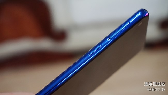 是妥協(xié)還是另辟蹊徑？黑瞳全視屏是一種什么體驗(yàn)？